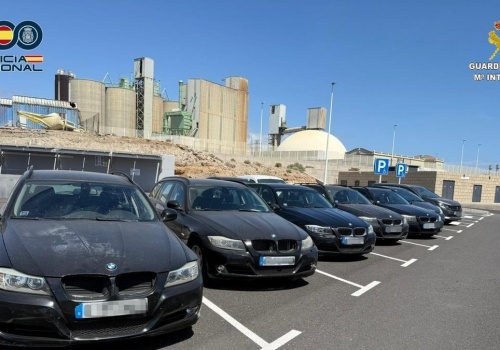 Rozbito siatkę fałszerzy luksusowych aut na Wyspach Kanaryjskich. Zajęto 13 pojazdów i 15 tys. euro