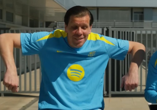 Szczęsny śmieje się z Lewandowskiego. 