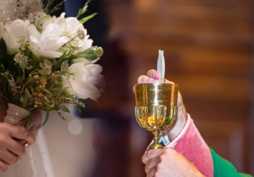 Watykan: mniej chrztów i powołań. Kościół rośnie poza Europą