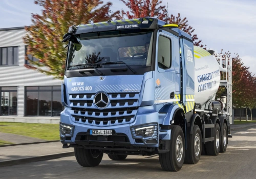 Budowlany, czteroosiowy elektryk wchodzi do sprzedaży – Mercedes-Benz eArocs 400