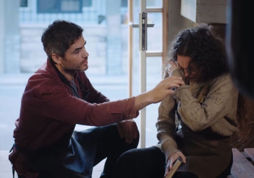 Dziedzictwo odc. 887 i 888 streszczenie. Nana ma mały wypadek w warsztacie. Sinan odzyskuje przytomność!