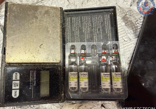 Rutynowa kontrola zmieniła się w dużą akcję. Policja odkryła narkotyki i zatrzymała dwie osoby