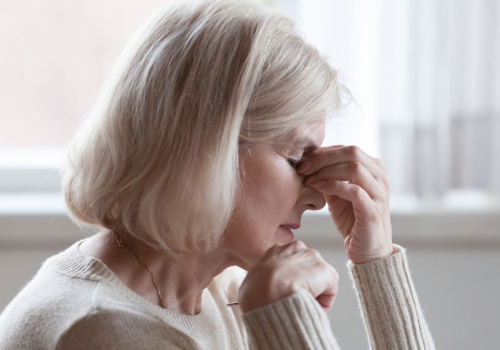 Tak organizm może sygnalizować guza mózgu. Większość osób to ignoruje