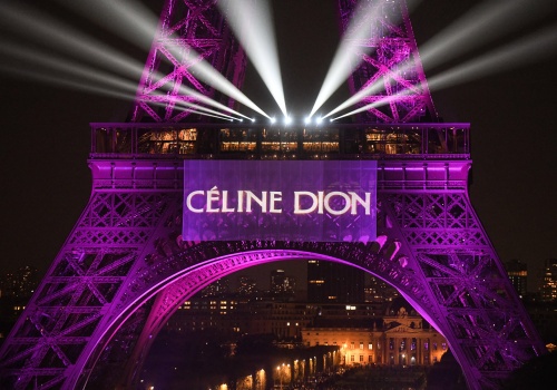 Céline Dion wraca na scenę w wielkim stylu. Paryż przygotowuje się do jej koncertów