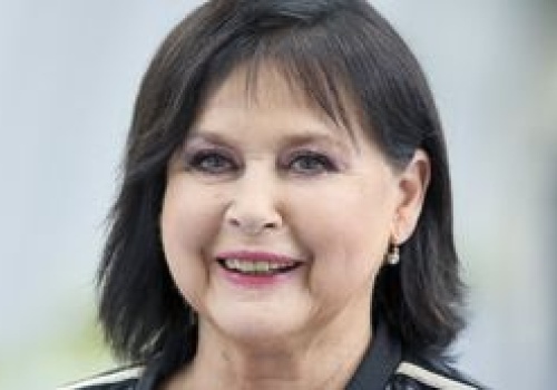 Elżbieta Jaworowicz celebruje 80. urodziny. Tak wyglądała gwiazda 