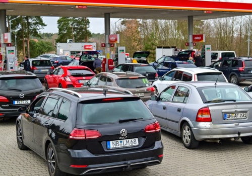 Przygraniczne stacje oblężone. Niemcy ruszyli do Polski po tanie paliwo