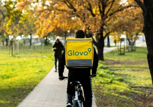 MediaMarkt i Glovo łączą siły. Dostawa elektroniki z każdego sklepu