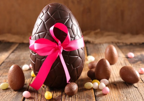 Czekoladowe wytchnienie w niespokojnym świecie: rynek kakao stygnie, gdy Wielkanoc zderza się z dekoniunkturą makroekonomiczną