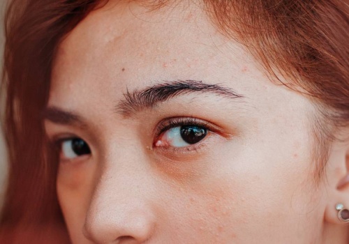 Najlepsza odżywka do brwi? Znajdziesz ją w osiedlowym sklepie za kilka złotych