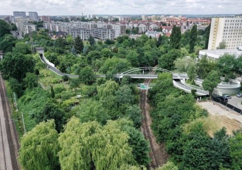 Kładka nad torami, tunel pod nimi . Żabiniec doczekał się inwestycji w ramach programu prezydenta Miszalskiego „Da się”