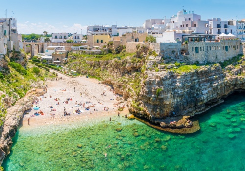 Bella Italia 🇮🇹😍 Loty do Bari i noclegi w Polignano a Mare za 687 PLN 😎
