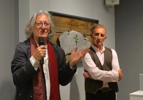 Okolice fotografii Wojciecha Prażmowskiego w Siedlcach. Wystawa skłania do refleksji (zdjęcia+film)