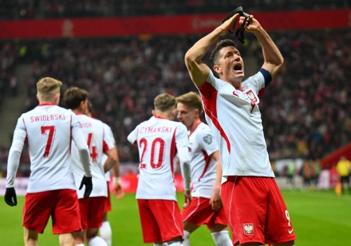 Bukmacherzy podnoszą poprzeczkę przed meczem ze Szwecją. Taki kurs na Polaków, to nie jest żart