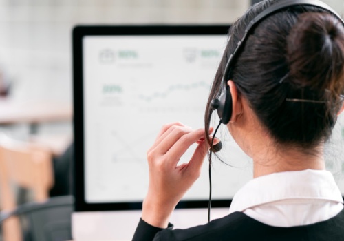 Rozmowa z człowiekiem staje się luksusem. Tak zmienia się obsługa klienta