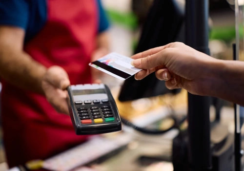 W jednej chwili możesz zostać odcięty od swoich pieniędzy. Wszystko przez poglądy polityczne