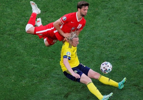 Inwestorzy przed meczem o Mundial w dobrych nastrojach. Wirtualna Polska odbija od dna, Sfinsk Polska wstaje z popiołów