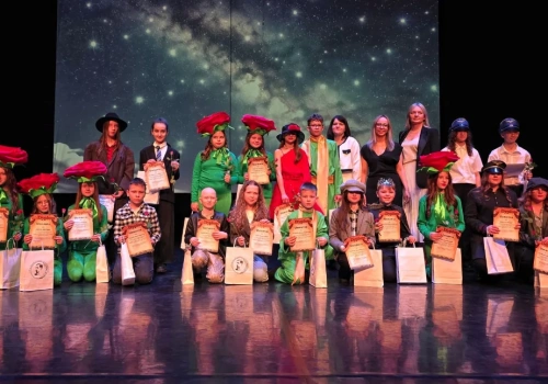 Teatr, który uczy relacji. Młodzież ze szkoły w Suchożebrach o samotności, przyjaźni i odpowiedzialności (zdjęcia+filmy)