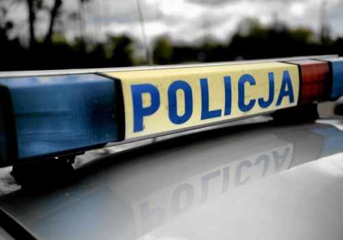 Makabryczne odkrycie w Zblewie. Ciało 65-latka ukryte w worku pod samochodem