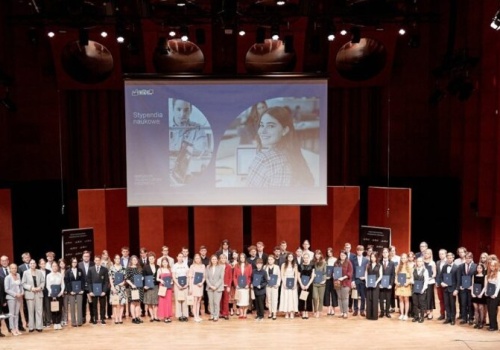 Stypendia marszałka przyznane. Wśród najlepszych są także Piotrkowianie!