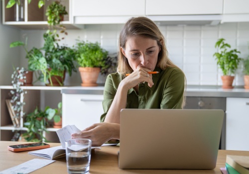 Domowe wydatki powodem kłótni małżonków. 