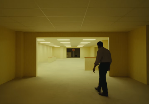 „Backrooms. Bez wyjścia” z pierwszym zwiastunem. Zapowiada wyjątkowo niepokojący horror