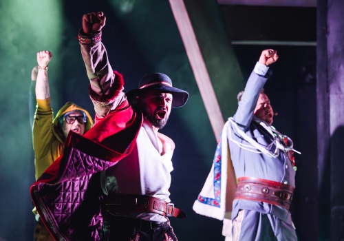 Janosik z kontem na Kajmanach