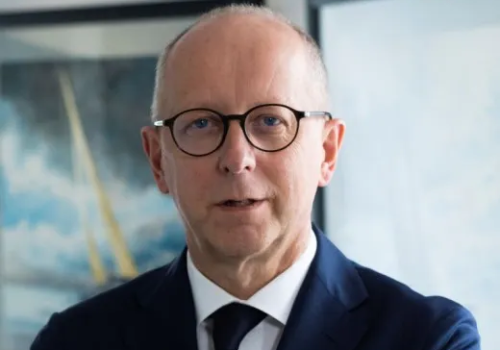 Bankier związany z Rotschildami na czele Banku Watykańskiego