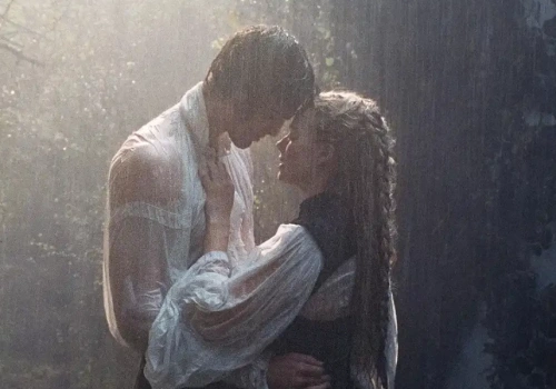 Wichrowe wzgórze już w streamingu - gdzie oglądać romans z Margot Robbie i Jacobem Elordim?