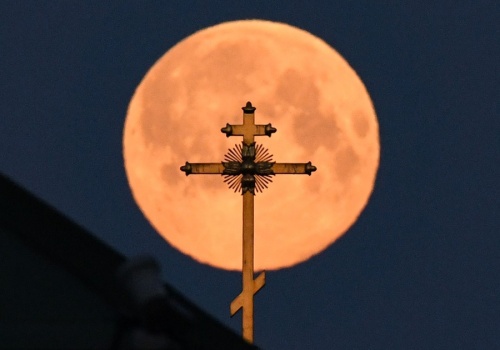 Kiedy pełnia Księżyca w kwietniu? Różowy Księżyc to nie wszystko. Zobaczymy wyjątkowe zjawiska