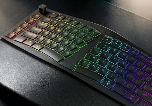 Razer nie tylko dla graczy. Do sklepów trafiła pierwsza ergonomiczna klawiatura