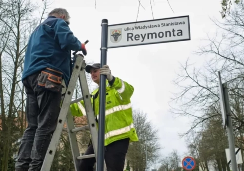 Ile kosztowała wymiana tablic w Chojnicach? Odpowiedź na zapytanie Patryka Tobolskiego