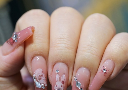 Ten Wielkanocny manicure zachwyci gości przy świątecznym stole