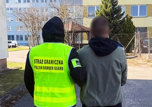 Duża akcja służb z warmińsko-mazurskiego. Nielegalny towar i dwie osoby zatrzymane