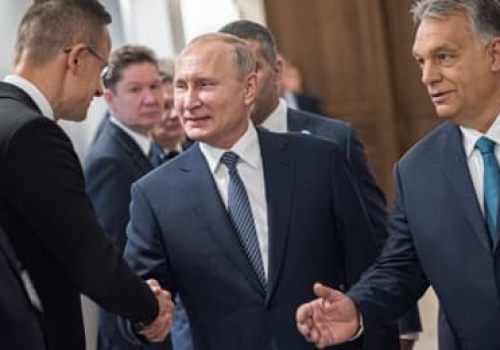 Węgry. Coraz mocniejsze dowody na współpracę Orbána z Kremlem. W tle samoloty z pieniędzmi