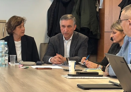 Pierwsza komisja i sesja po zatrzymaniu burmistrza. Na polecenie Długozimy znikają inwestycje