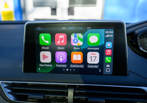 Android Auto pozostaje w tyle. ChatGPT trafia do Apple CarPlay