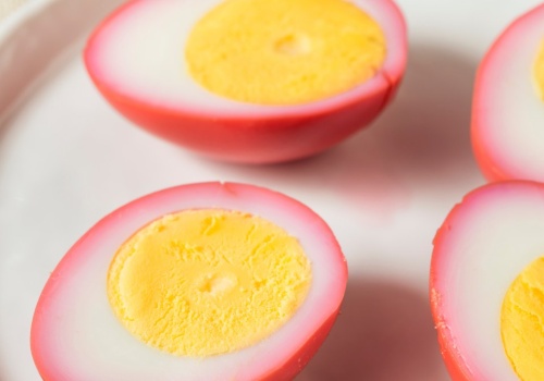 Te kolorowe jajka to mój hit na święta. Każdy pyta, jak je zrobiłam