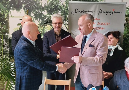 Umowa podpisana. To kolejny krok ku rozbudowie Sądeckiego Hospicjum