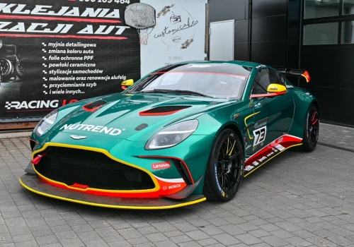 Wyścigowe bestie pod Olsztynem. Takich aut w Polsce praktycznie nie ma