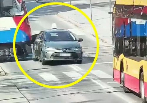 O krok od tragedii. Kierowca ledwo uniknął pociągu