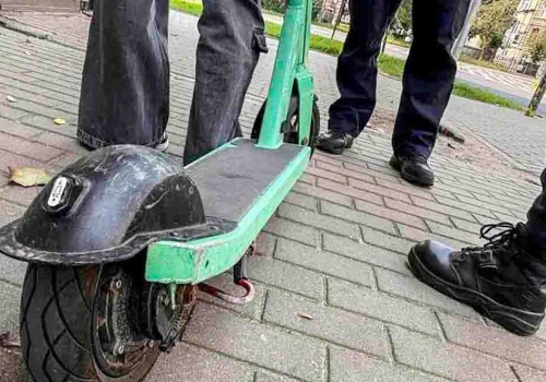 Zielona Góra. Wpadł hulajnogą na radar w centrum miasta, prędkość wbiła w fotel policjantów