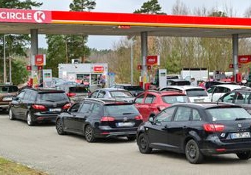 Niemcy, Czesi i Litwini leją do pełna. Dzieje się na stacjach w Polsce