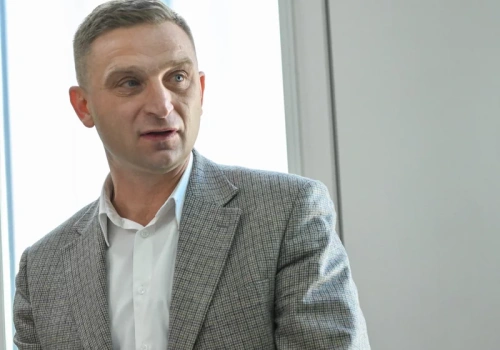 Bąkiewicz wyrzucony z sali sądowej. 