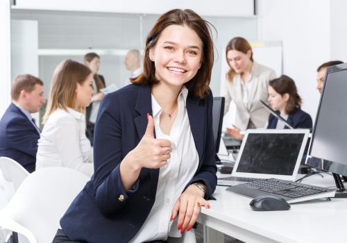 Zawodowy autosabotaż. Psycholog wyjaśnia, co utrudnia kobietom robienie kariery