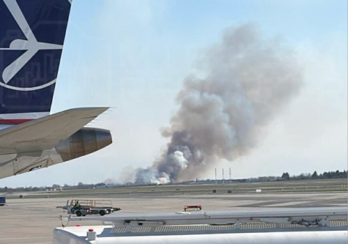 Duży pożar w rejonie Lotniska Chopina. Trwa akcja gaśnicza!