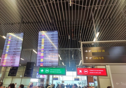 Lotnisko. Niebezpieczne przedmioty znajdowały się w bagażu pasażera