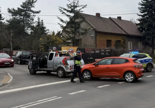 Kolizja na skrzyżowaniu w Jaworznie. Policja kieruje ruchem, są utrudnienia