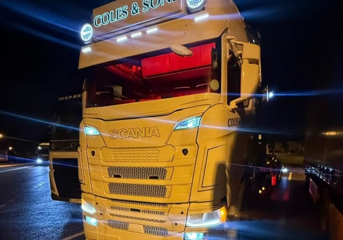 Kolejna kradzież orurowania podczas nocnej pauzy – osłona Truxa za kilka tysięcy euro