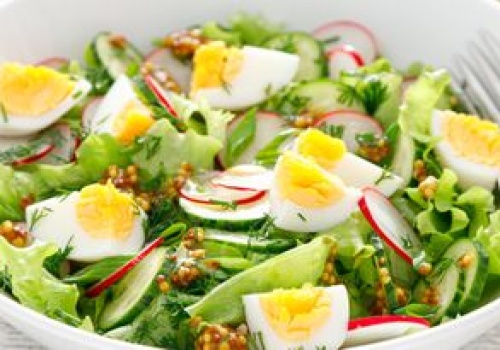 Tę lekką sałatkę zrobię na Wielkanoc. Można jeść bez wyrzutów sumienia