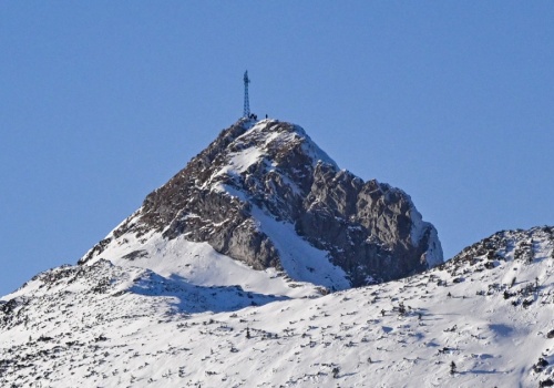 Atak zimy uderzył w piękną tradycję. Chodzi o krzyż na Giewoncie